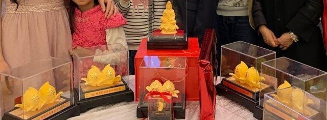 从梅艳芳遗产支取20多万摆大寿，95岁的梅妈寿宴上又扭又跳