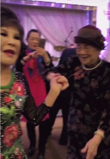 从梅艳芳遗产支取20多万摆大寿，95岁的梅妈寿宴上又扭又跳