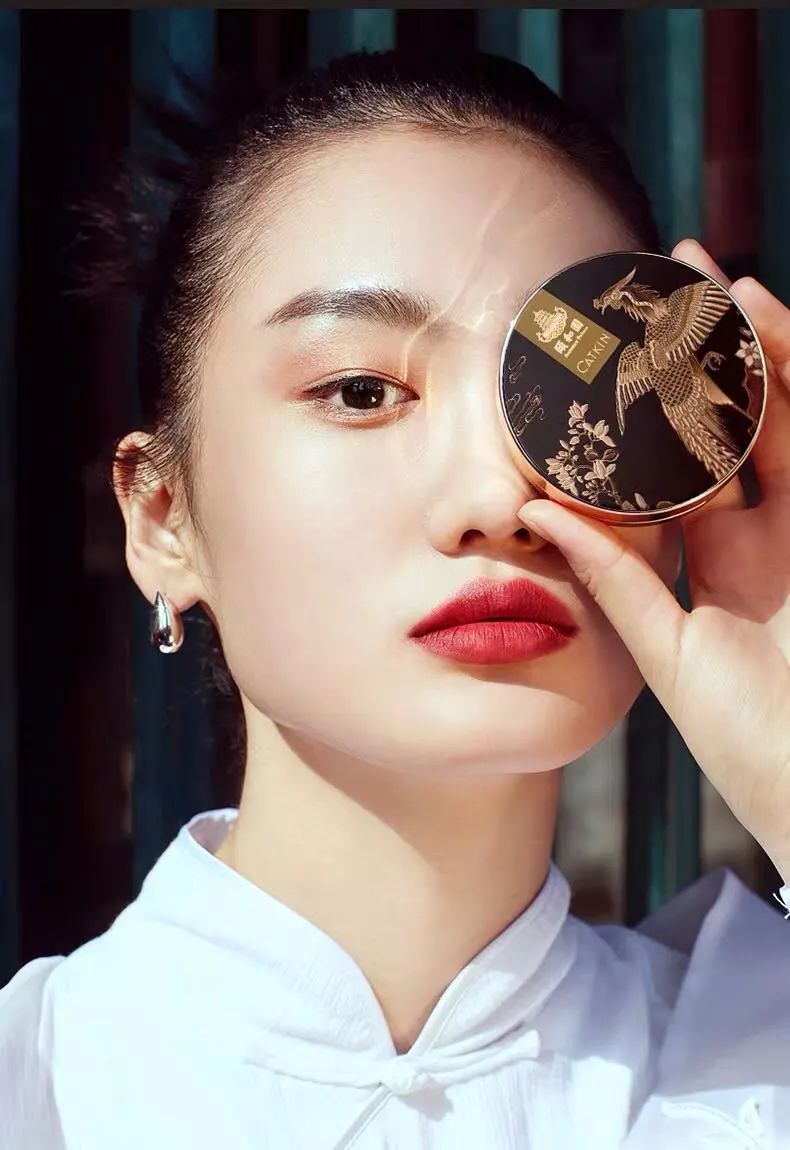 从土味姑娘到时尚秀场，看这些老牌如何玩转大美中国风！
