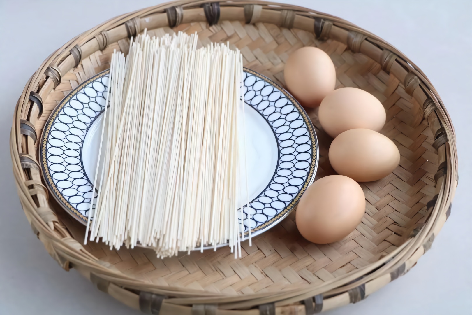1把挂面,3个鸡蛋,教你做出独家美味的早餐,全家人都说