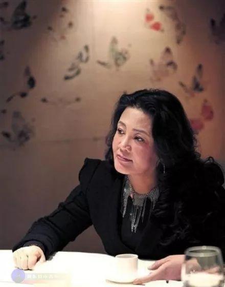 嫁了个假豪门，婆婆被监禁，只能带老公参加综艺捞金