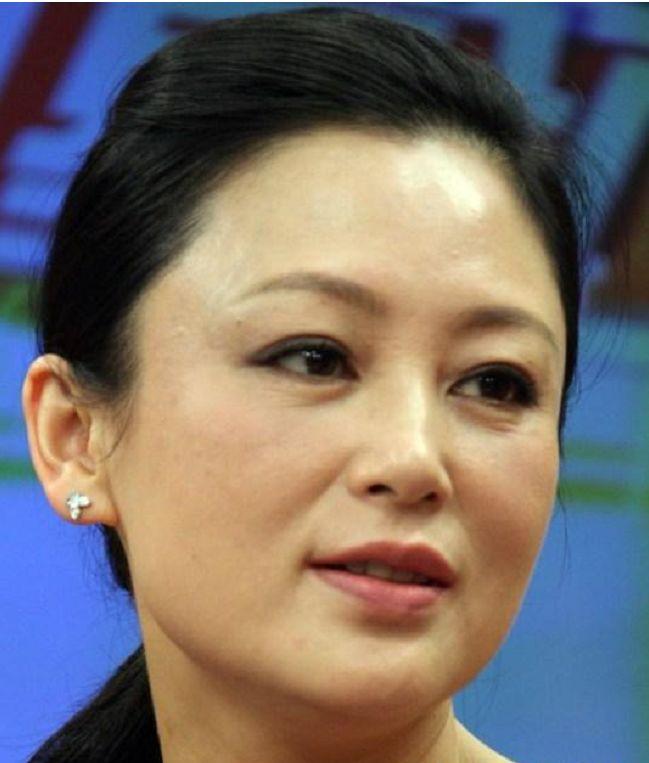 又一个女星在网红滤镜下翻车了，漫画脸鼻祖也经不住啊！