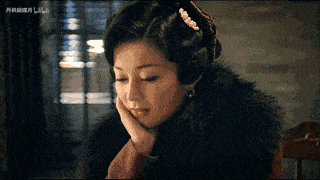 《武林外传》里的最美遗珠，如今整得六亲不认，双眼皮比卧蚕还大了…
