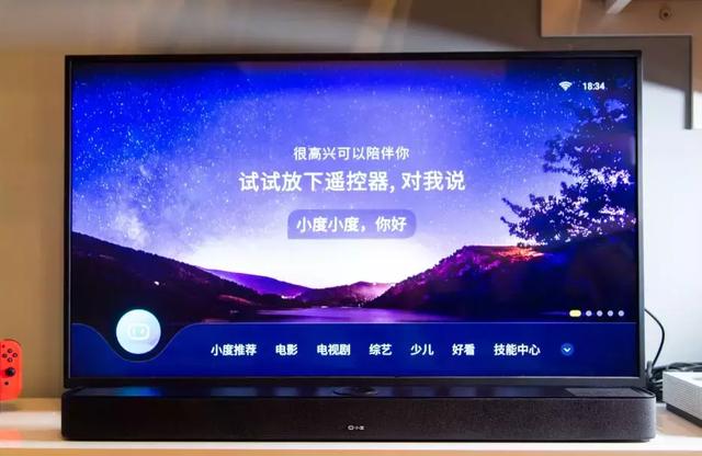 下班回家，总看见老婆对着电视机说话……