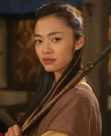姚晨“出山”，《都挺好》刷屏：经历多少“崩溃”，才有成年人的底气？