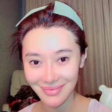 海归学历造假、被王思聪怼下巴“与时俱长”的女星，这张新脸吓哭网友···