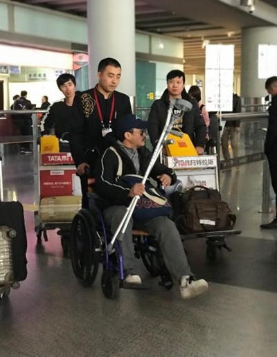 吴京自爆下身瘫痪严重能领残疾证，网友：别太拼了！