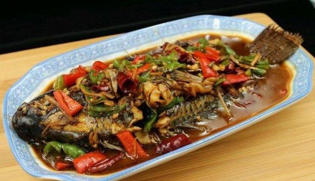 鱼肉去腥味,万万别只用葱姜料酒,卖鱼大婶的绝招,鱼鲜香没腥味