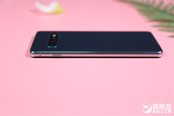 超感官全视屏旗舰！三星S10真机图赏