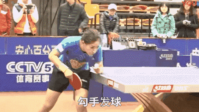 和刘诗雯学习勾手发球,一种动作两种旋转,迷倒对手不叫事