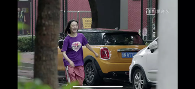 郑爽纯素颜拍戏黑成碳，网友：求求你化妆吧！