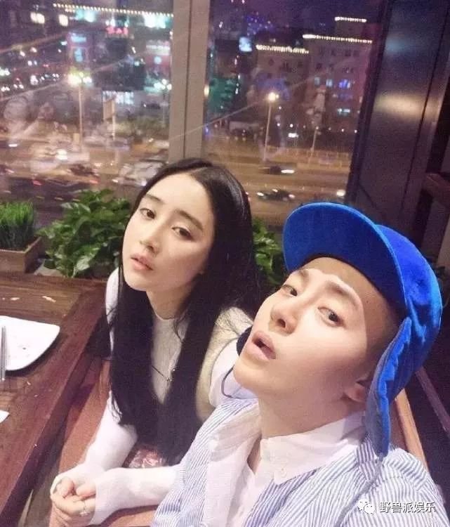 看着他俩订婚，有多少人被打脸了？