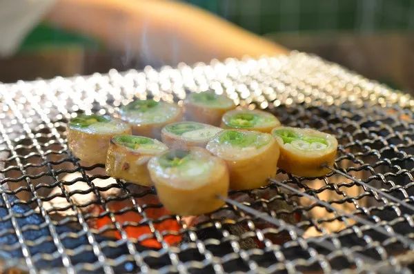 沈阳这家泥炉烤肉店，实在很“狂野”！