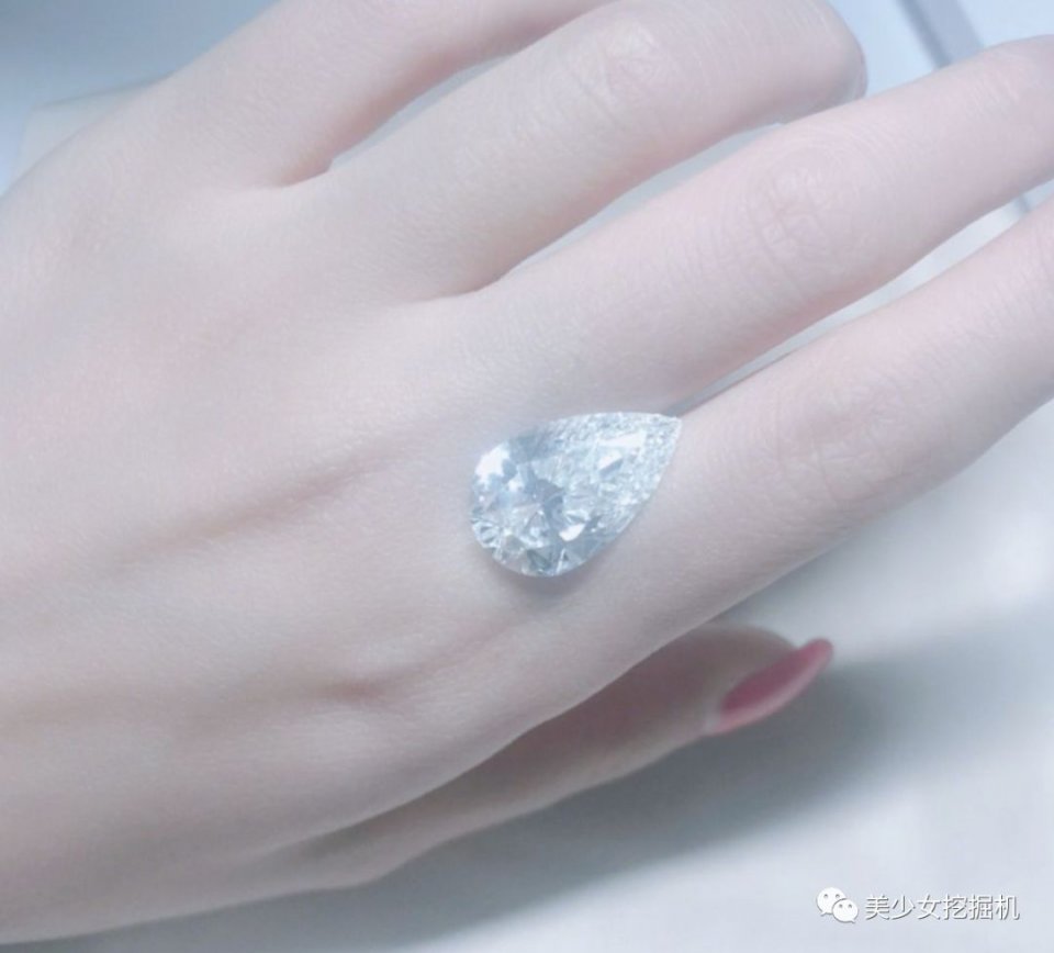 她自称撞脸换头宝贝、热巴、娜扎等多位明星？敢用不P的照片吗？