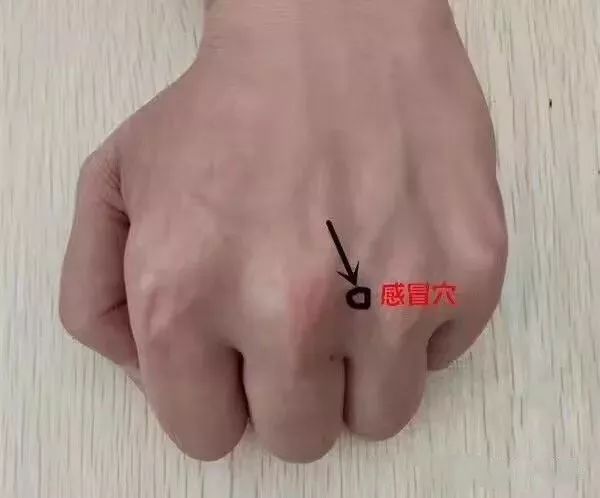 感冒最怕一个穴位感冒鼻塞流鼻涕特效穴位