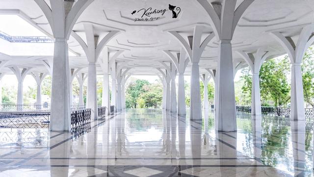 最有名的华人寺庙遇上最粉色的清真寺庙 只有这个城市能看到