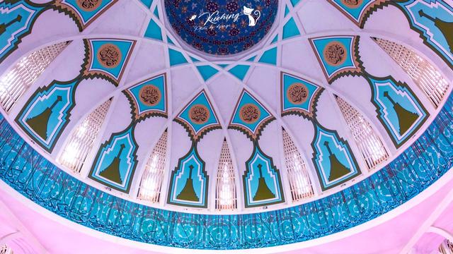 最有名的华人寺庙遇上最粉色的清真寺庙 只有这个城市能看到