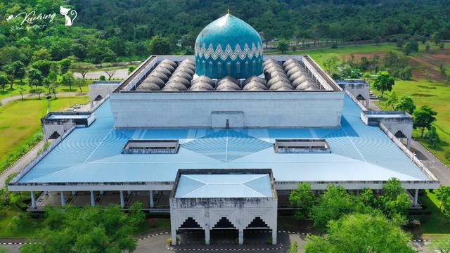 最有名的华人寺庙遇上最粉色的清真寺庙 只有这个城市能看到