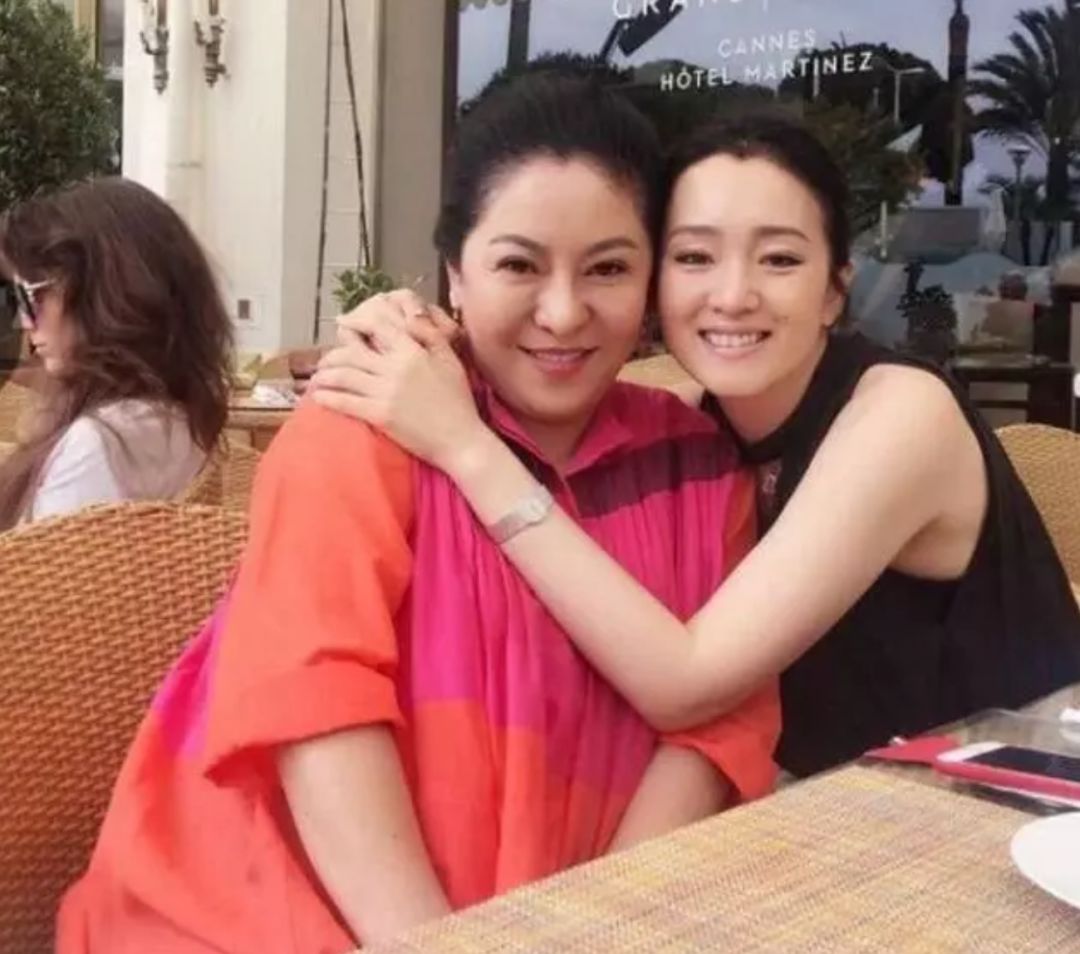 我是向华强的女人.