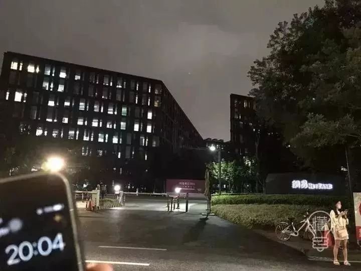 华为阿里下班时间曝光：所有的光鲜，都有加班的味道