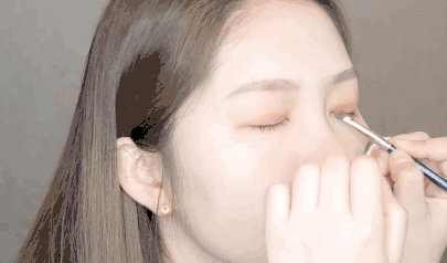 泫雅最新旅行照挑战性感极限？“性感小马儿”称号不是浪得虚名