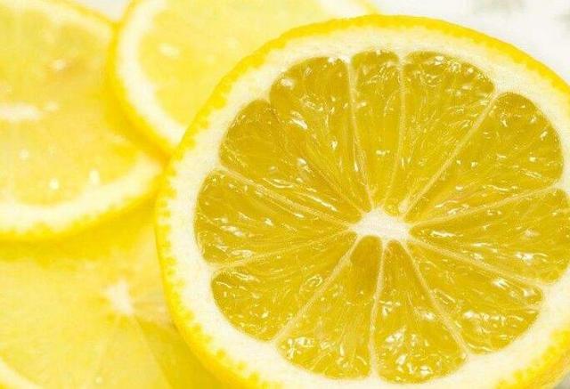 柠檬蜂蜜水有5大功效,美白养颜,减肥瘦身,喝对了才有效果!