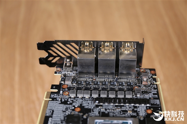 技嘉Aorus RTX 2080 Ti Xtreme 11G显卡拆解图赏