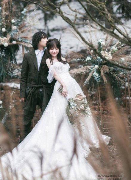 嘻哈歌手bridge婚礼现场曝光！一头脏辫超抢眼，面对妻子秒害羞！