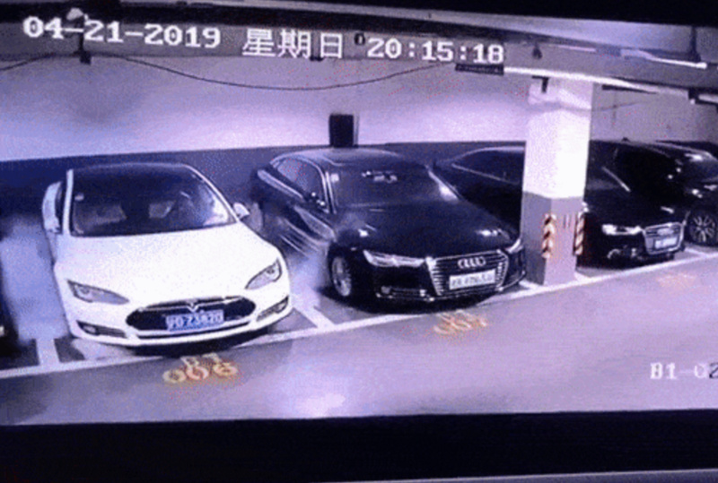 科技神回复 | 上海特斯拉自燃起火，这是要抢了奔驰的头条吗？