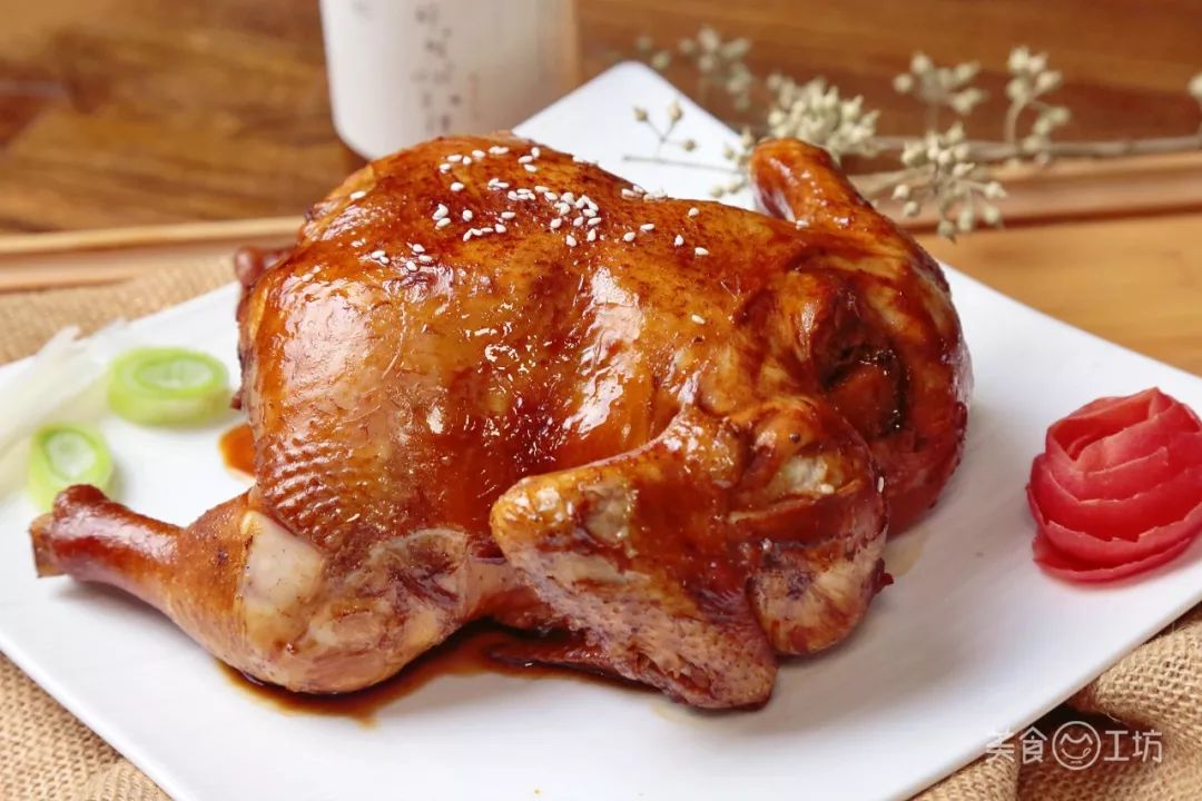这盘酱油鸡，鲜香滑嫩，广东人吃了都赞不绝口！