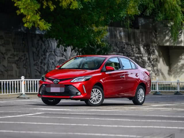 丰田推出最强省油车，下跌6.8万，抓牢雅阁脚后跟，油价3毛6