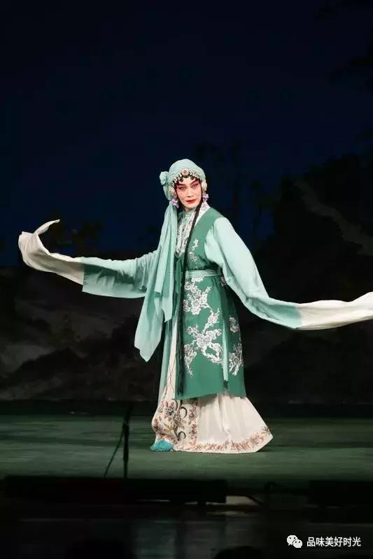 梅韵俊风 “吴氏青衣”神清骨俊 —— 记艺术大家吴汝俊的人生之梦