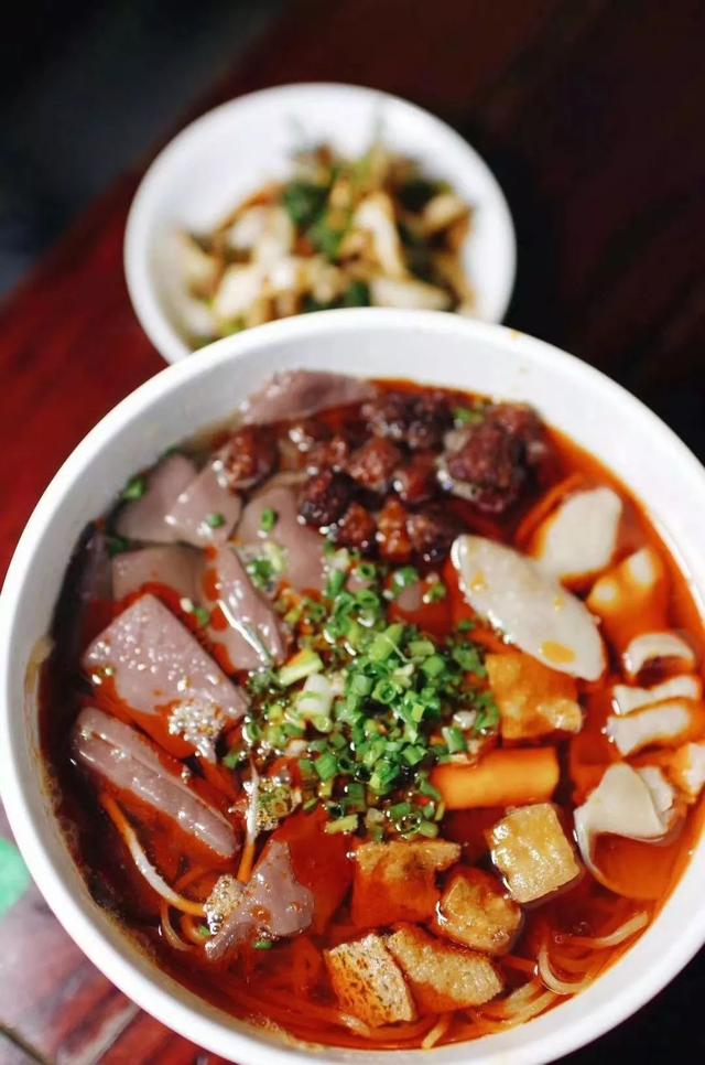 贵州这位大姐制作煳辣椒有20年,连手板心都有一股辛辣味道