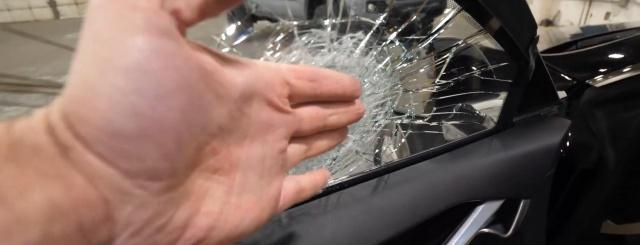 有人把特斯拉改成了防弹车！