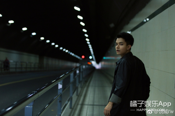 还记得2013届快乐男声饶威吗？他现在长这样啦！