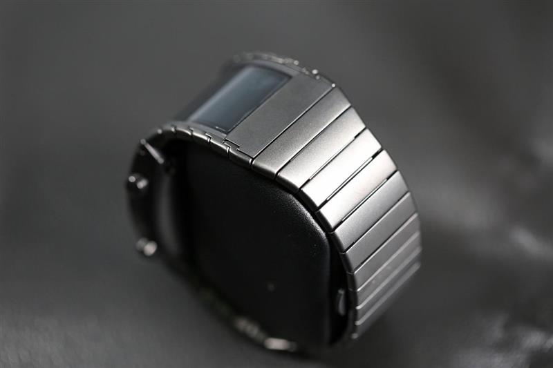 激进折叠屏 努比亚腕机阿尔法评测：钢铁侠的技能被它实现