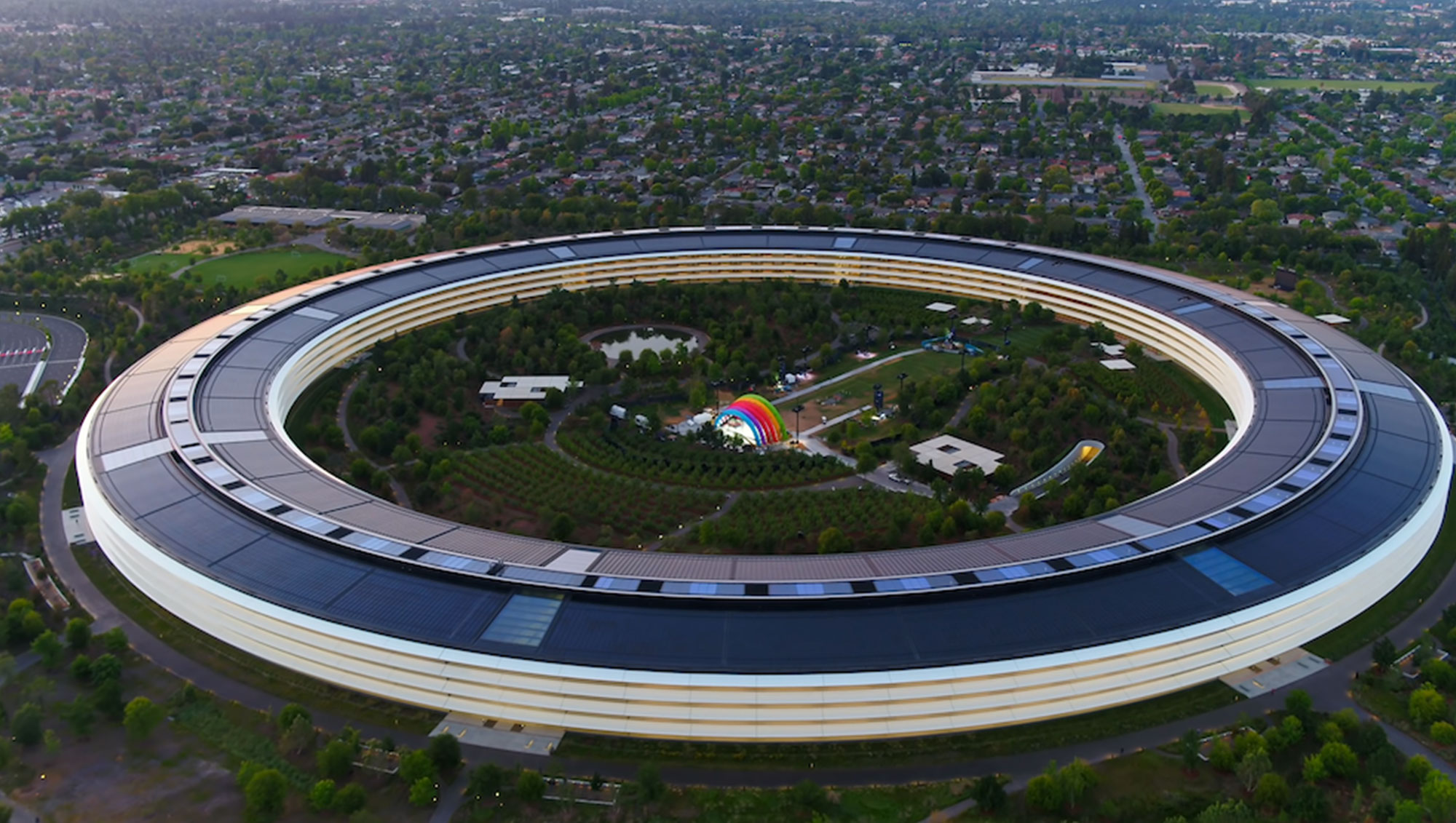 apple park神秘彩虹拱门由艾维主导设计__凤凰网