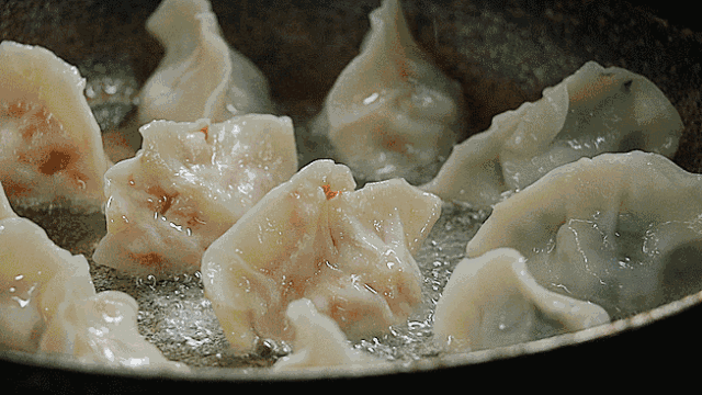 从饺子到面皮的进化论：锅贴简史