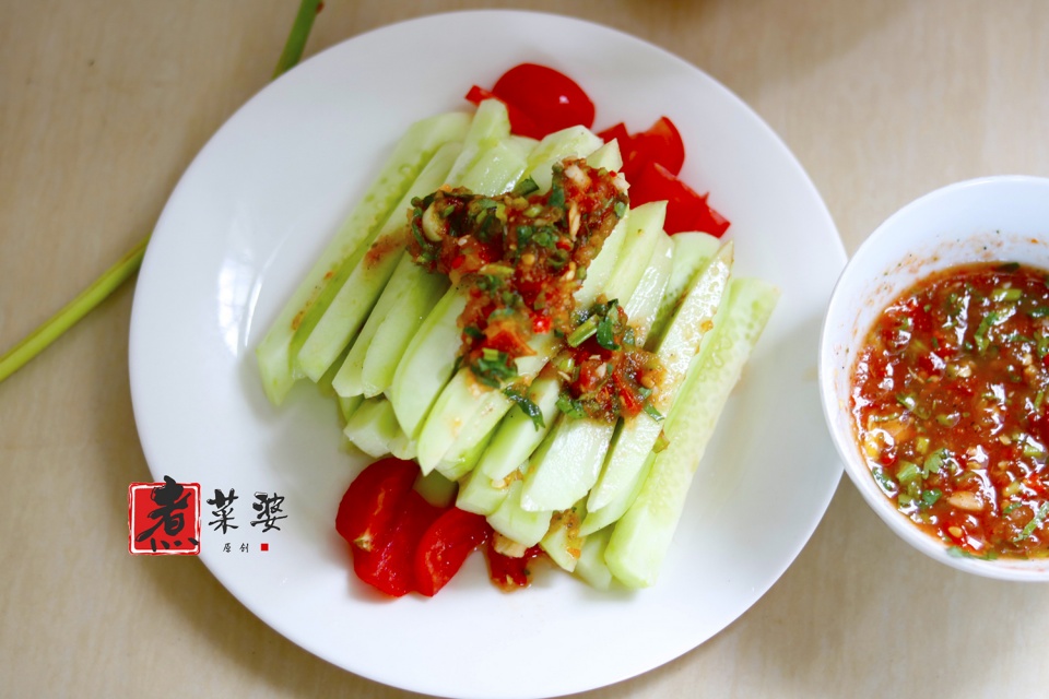凉拌黄瓜我从来不加醋,每次用它拌,酸甜开胃倍爽脆,香辣又过瘾