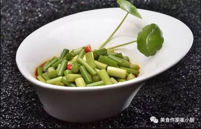 开胃下饭的蒜苔怎样腌制?大厨告诉你6种腌制方法,3分钟就能学会