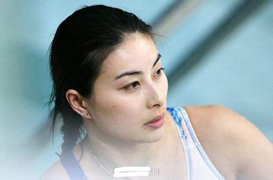 郭晶晶生三胎后身材走样，被嘲像大妈？