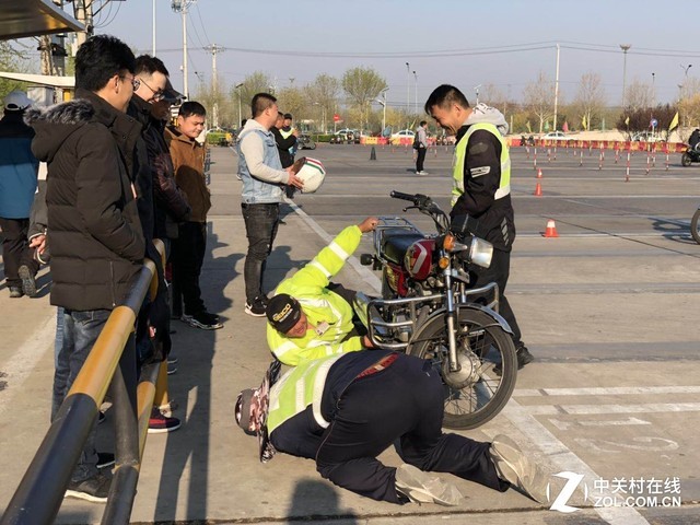 为解答摩托车驾照所有疑问 编辑亲自去考