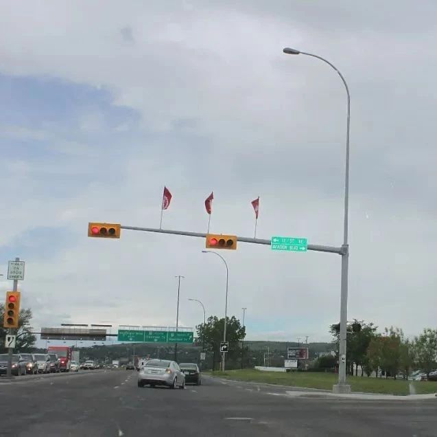 一不留神吃罚单！红灯亮时到底能不能右转？