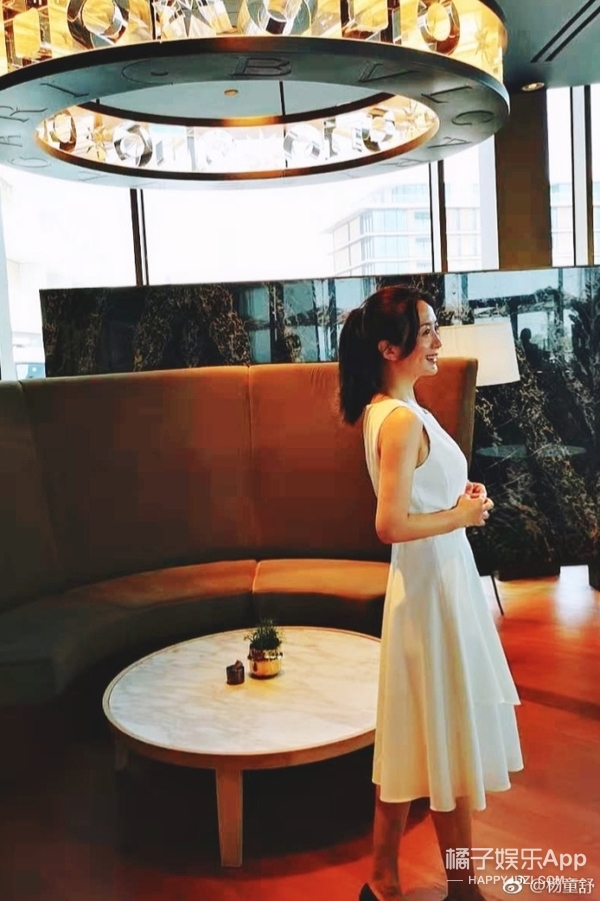还记得《十八岁的天空》里美术老师魏琳吗？她现在好年轻啊