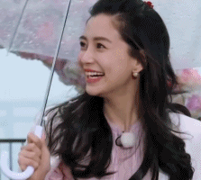 小编觉得这个包baby也只能这样斜跨,至于当腰包那是不可能的了,这么细