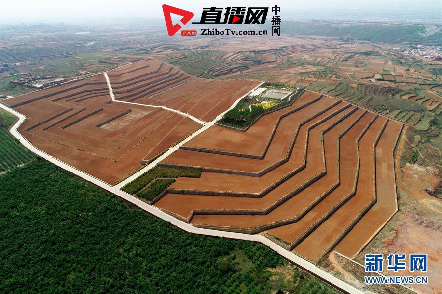 这是6月7日无人机拍摄的治理中的武安市淑村镇一座矿山.