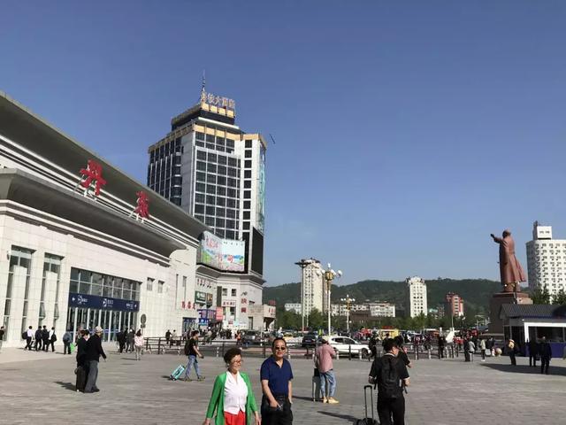 24小时丨丹东:一条大河波浪宽,眼大肚小真犯难