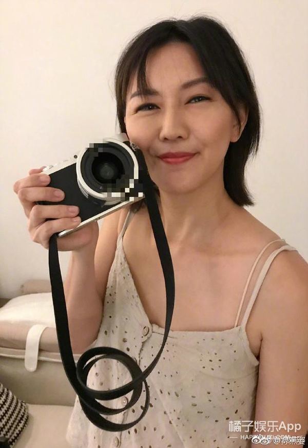 网友偶遇《中餐厅》录制 何超莲透露窦骁是结婚对象