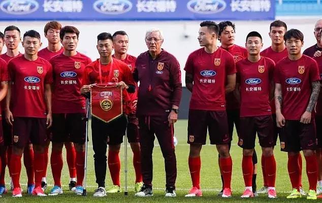 经历三次截肢手术也不放弃足球梦,“独腿球王”何忆义的励志人生