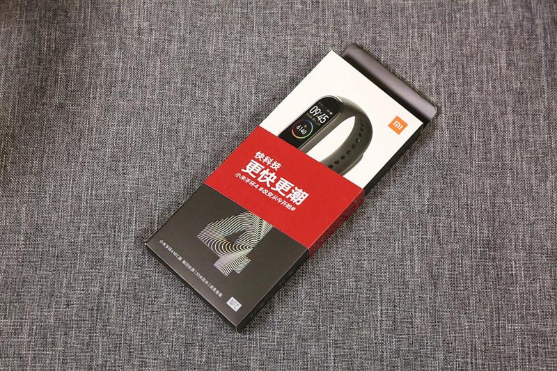 终于迈入彩屏时代 小米手环4 NFC版首发评测：腕上的小爱同学还能这样玩